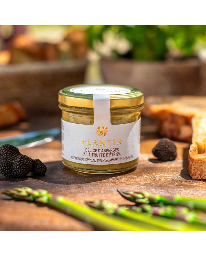 Grilled asparagus spread with summer truffles, truffle content 5%